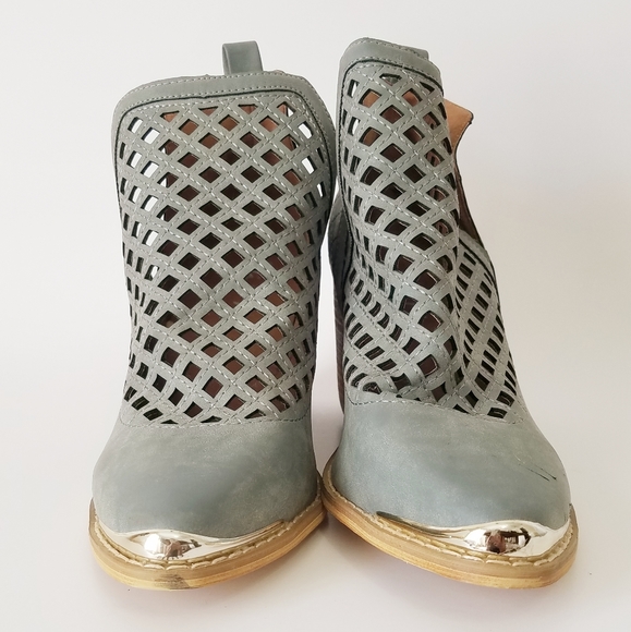 MI.IM Vera Lost Valley Cutout Slip On Ankle Bootie - Picture 8 of 11